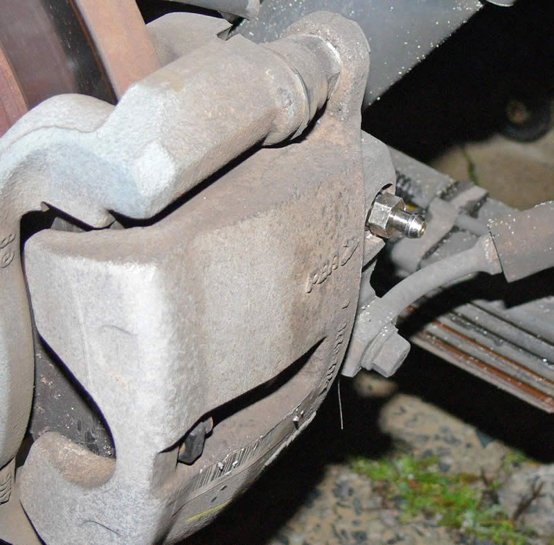 Rear_Caliper_Speed_Bleeder_30_6_2011.jpg