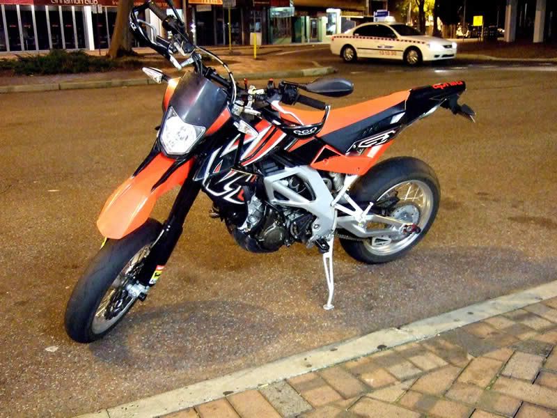 Aprilia_SXV550_In_Leederville_2_18_8_2011.jpg