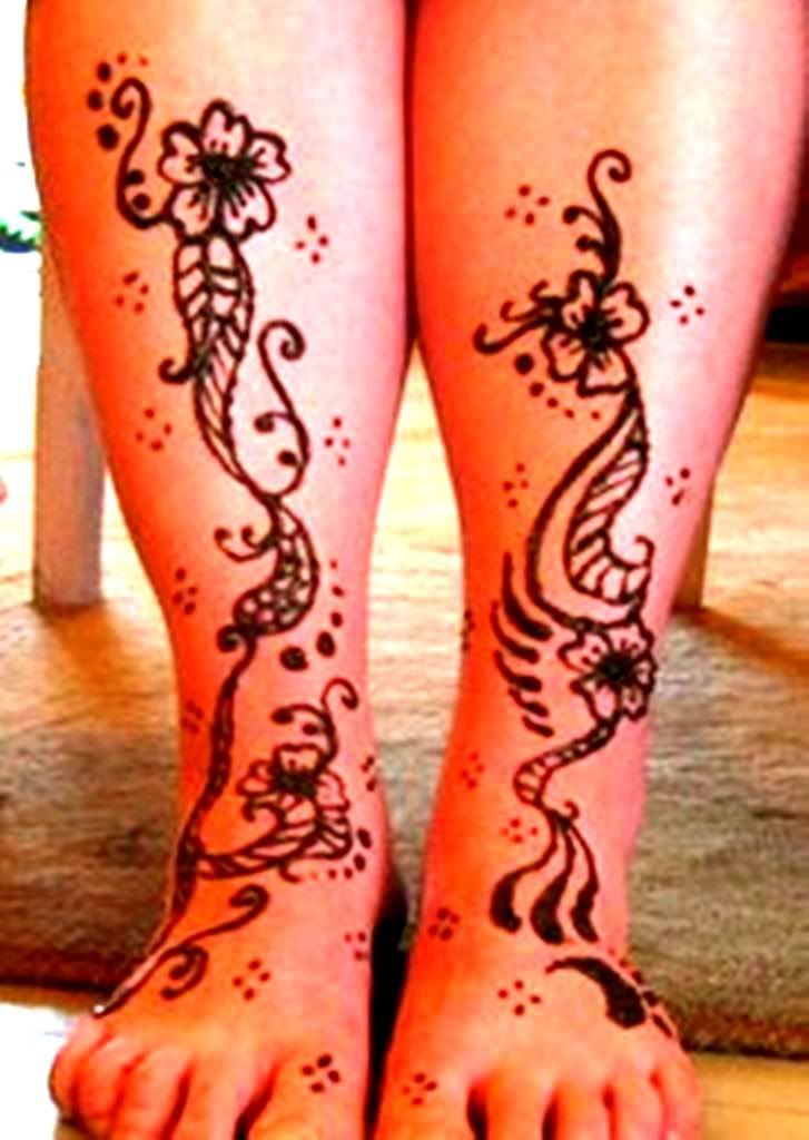 henna on legs