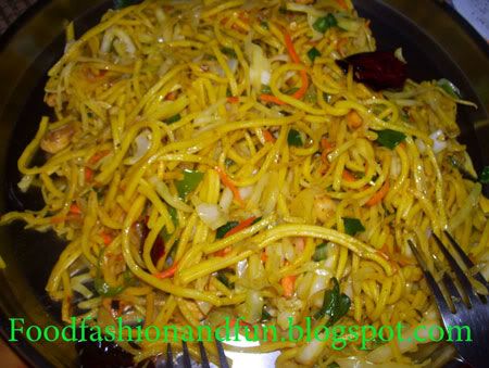 Singapore Noodle Picture on Singapore Noodles And Mushroom With Cheese Pizza   Food Fashion And