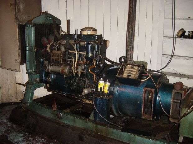 怒涛塔里的一台老式柴油发电机