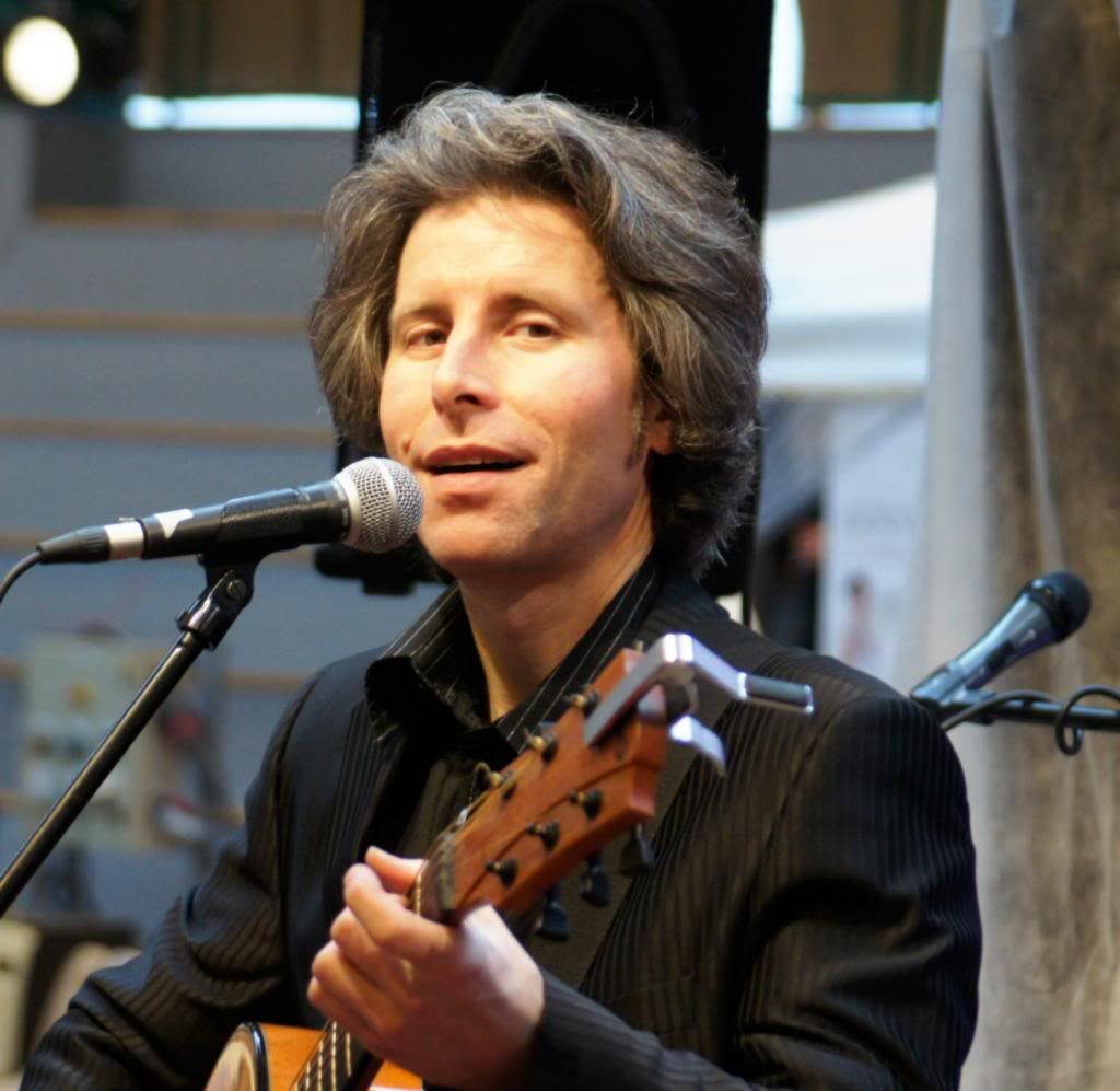 Caroso - Oliver Schumacher - chanteur - guitariste